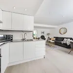 Cs Apartments Queensway