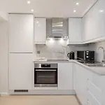 Cs Apartments Queensway