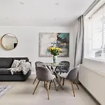Cs Apartments Queensway