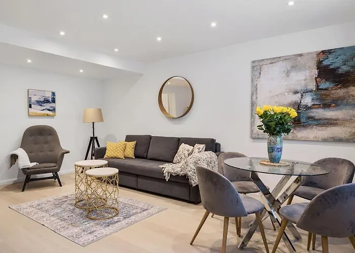 Cs Apartments Queensway